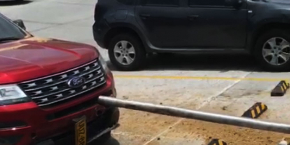 Imagen Seguimiento. Parte frontal del vehículo estropeado