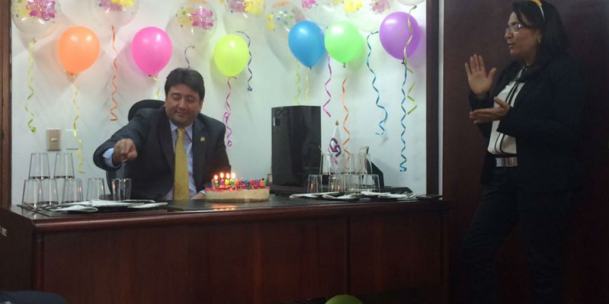 Cortesía Eric Tovio Foto tomada por Eric Tovio cuando celebraban un cumpleaños del congresista Fabián Castillo.