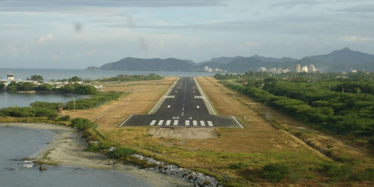 Archivo. Pista del Aeropuerto de Santa Marta.