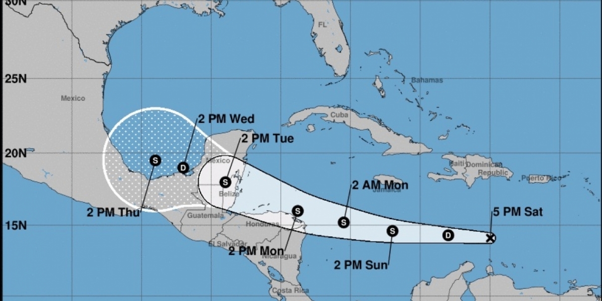 Harvey mantiene una velocidad de traslación de 22 millas por hora (35 km/h) con dirección oeste.