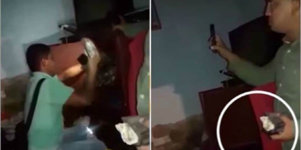 Captura video Magazín Pacífico Mientras uno pone la evidencia, el otro se encarga de la billetera.