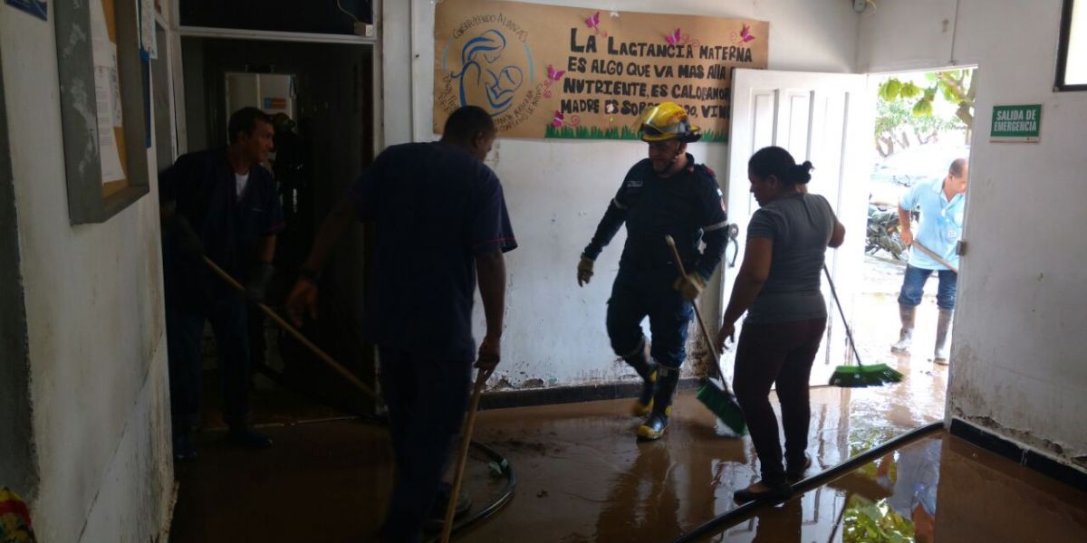 Bomberos Santa Marta El Cuerpo de Bombero presta la ayuda necesaria en los sectores afectados.