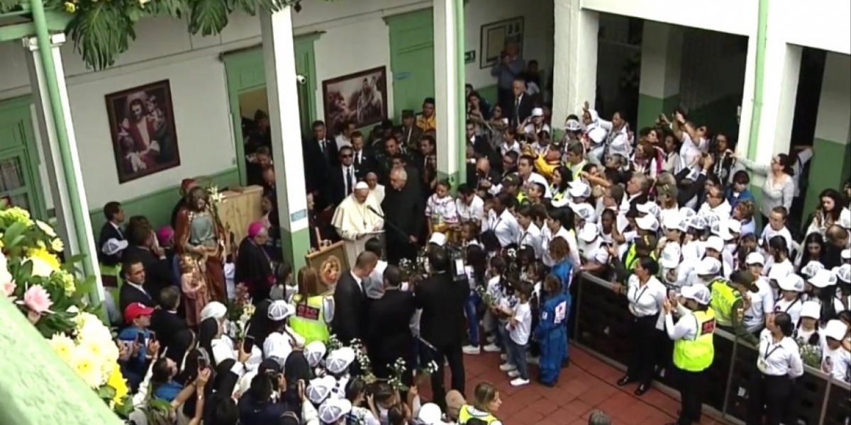 @elpapacol El Papa en Medellín