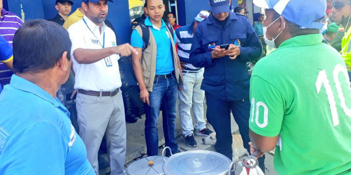 Alcaldía de Santa Marta. Personal durante los operativos.