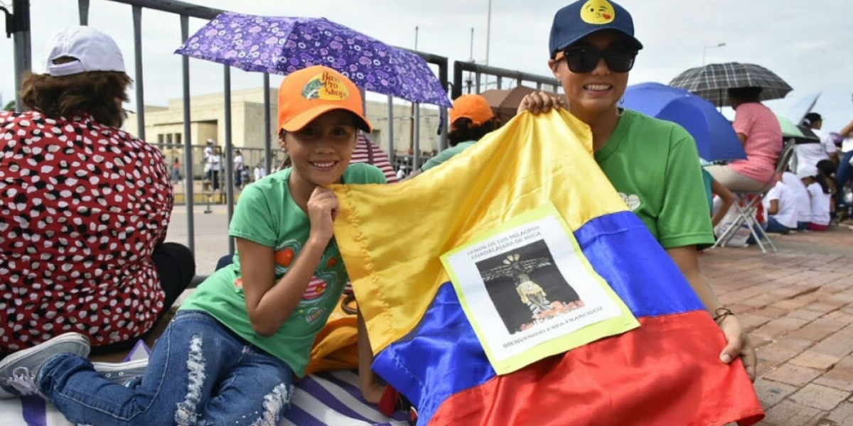 Los fieles cartageneros ya esperan al Papa Francisco en las avenidas.