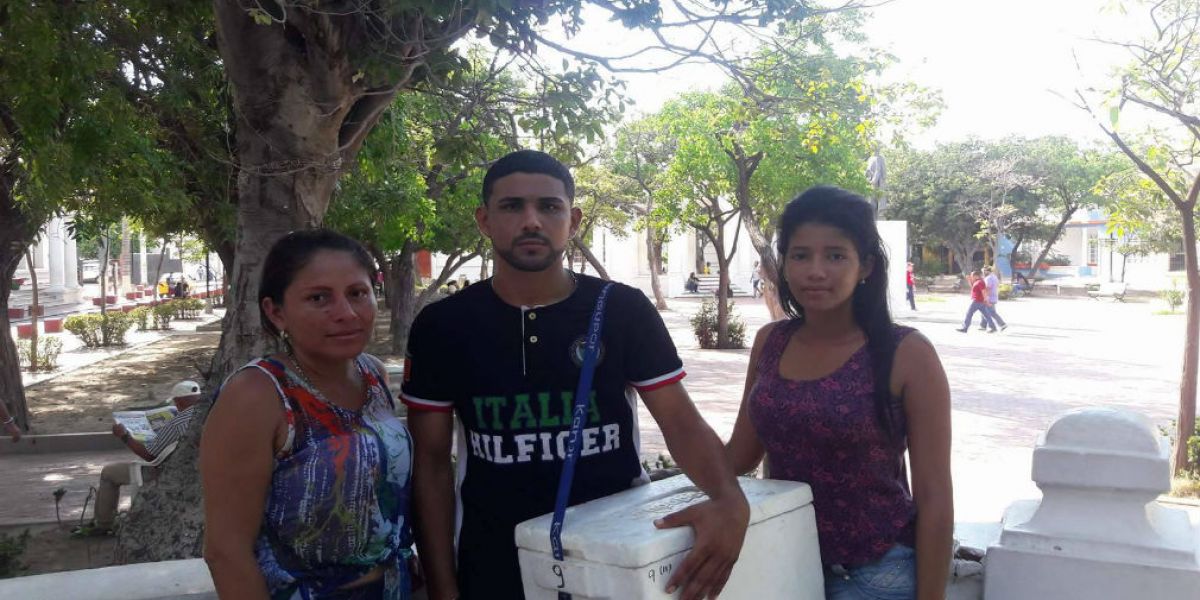 Seguimiento.co Hermana de Ronny, Ronny Ledesma y su esposa.