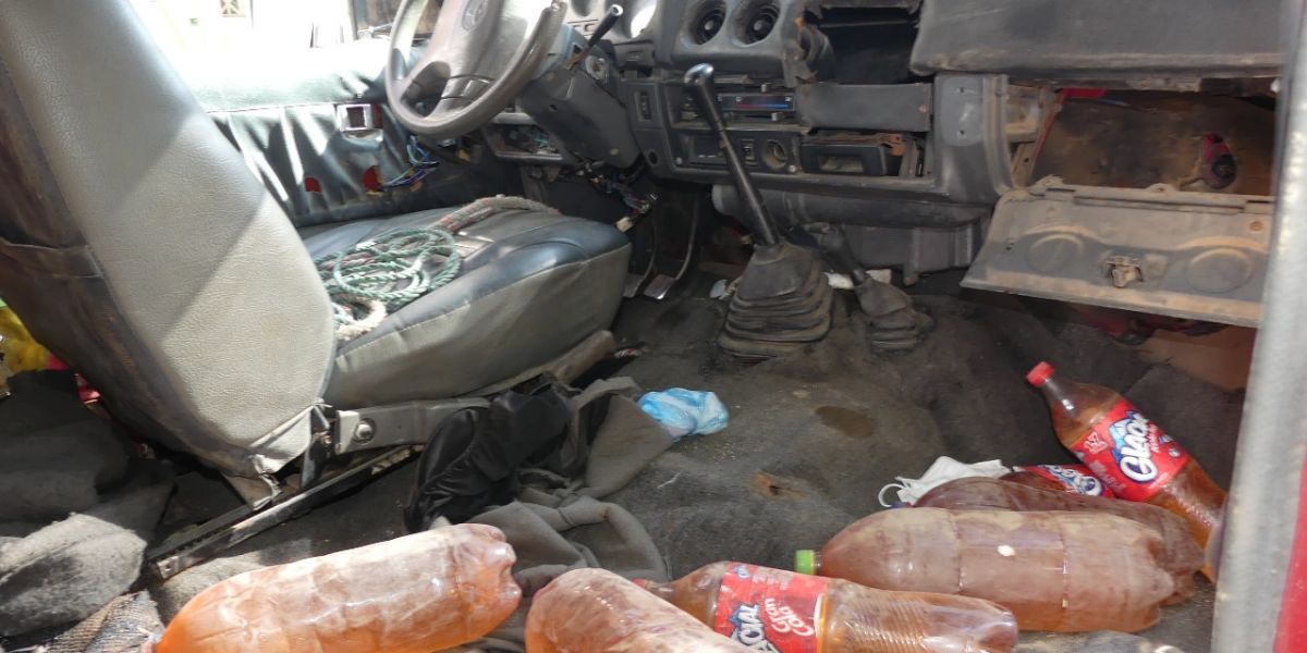 Policía de Santa Marta. El interior de este vehículo estaba totalmente transformado con el fin de transportar la mayor cantidad de combustible.