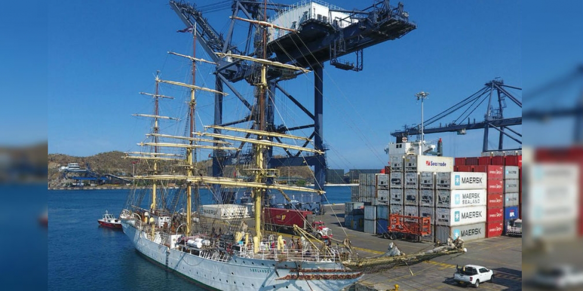 Puerto de Santa Marta.  El buque Sorlandet fue construido en 1927 y estará en Santa Marta por 6 días.