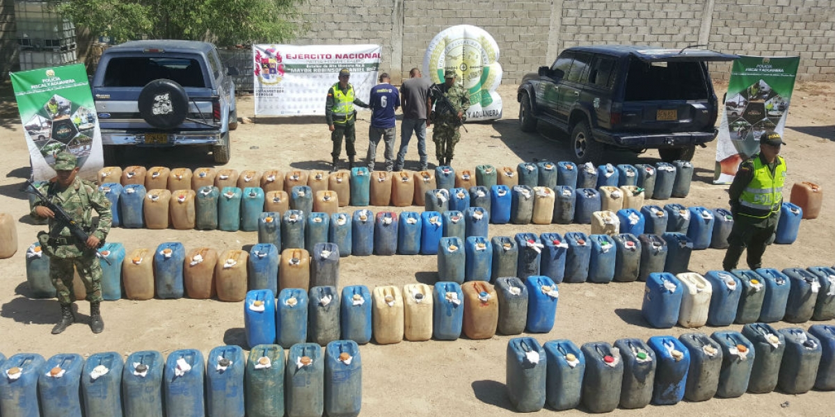 Policía de Santa Marta. El hidrocarburo de proveniencia venezolana era llevado por la trocha que conduce a la vereda “Los Cocos”, en el corregimiento de Guachaca.