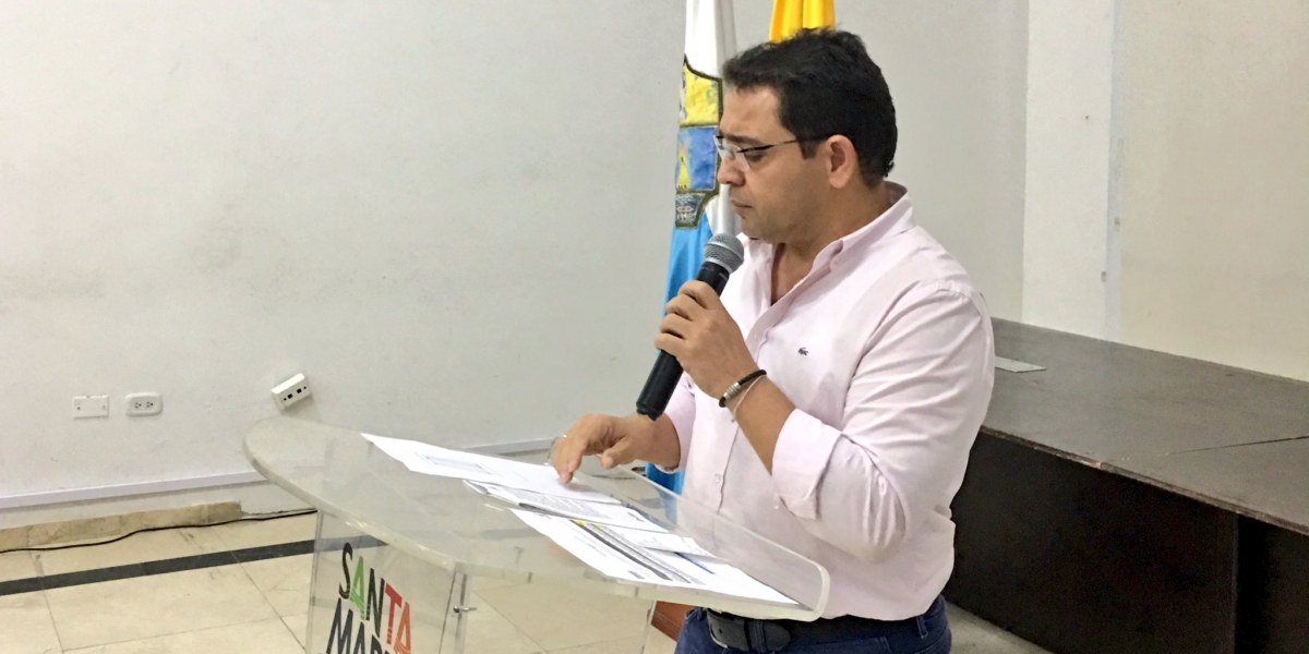El alcalde Rafael Martínez durante la rueda de prensa organizada la tarde de este miércoles.