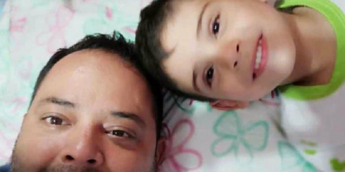 Caracol Radio Alcalde de El Carmen y su hijo, Cristo José.