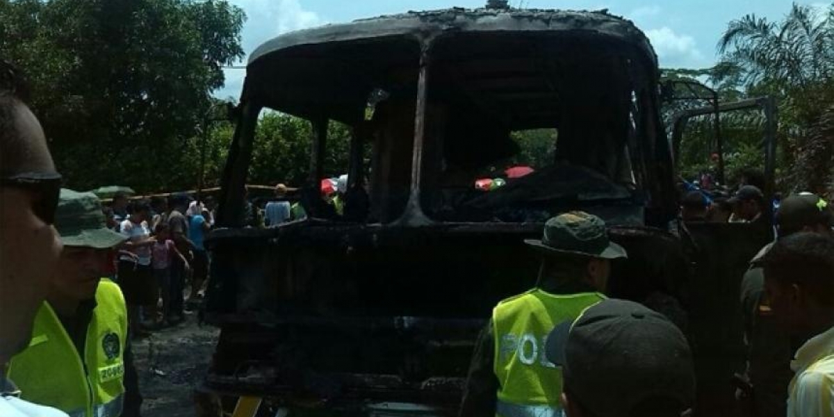 Tomado de El Heraldo El bus se incendió porque el chofer intentó encenderlo echándole gasolina al carburador siendo un vehículo de gas.