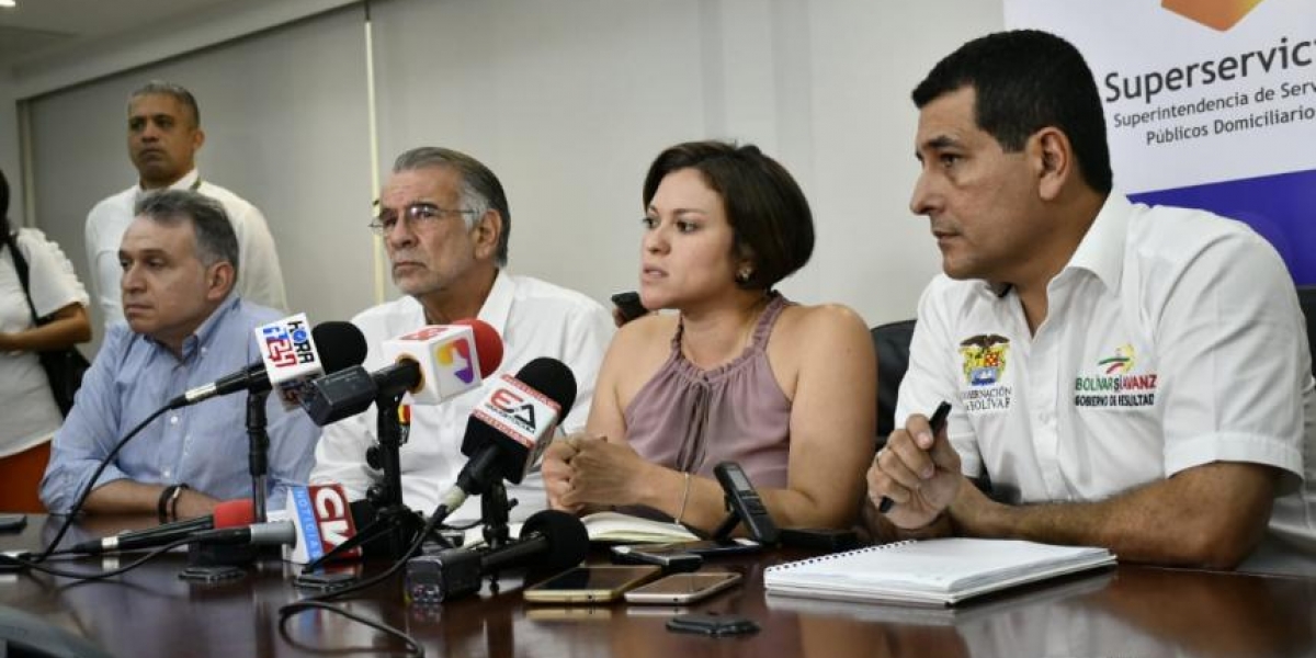 La Superindente de Servicios Públicos, Natasha Avendaño, se reunió con gobernadores y representantes de Electricaribe.
