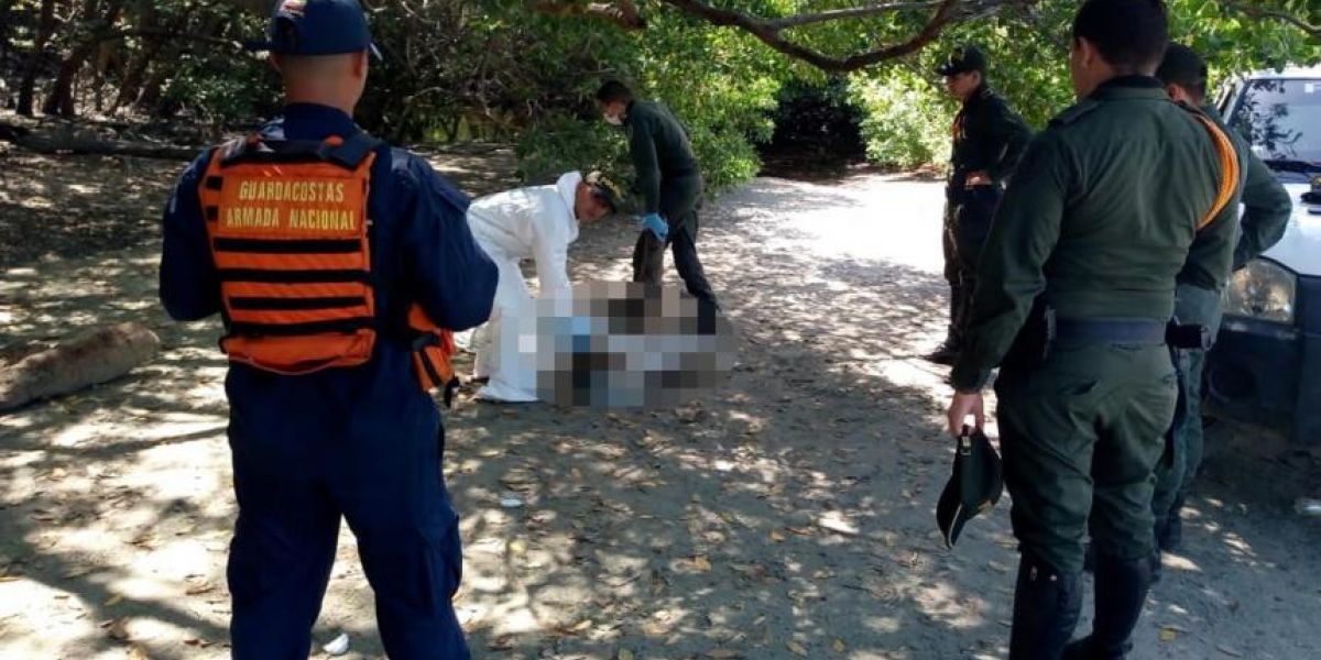El Heraldo La Policía realizó la inspección judicial del cadáver.