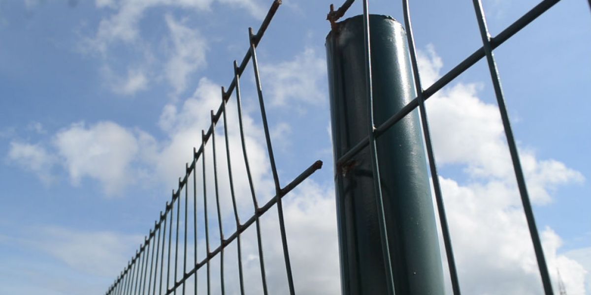 Cortesía Enrejado de la cancha de Curinca.