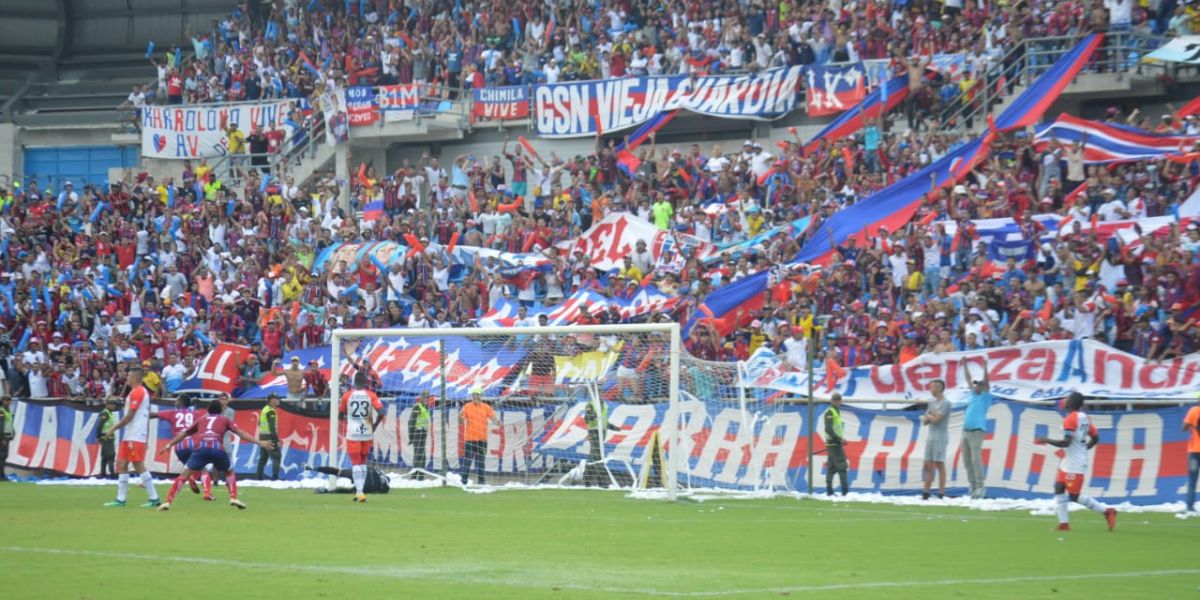 Masiva asistencia de la hinchada. 