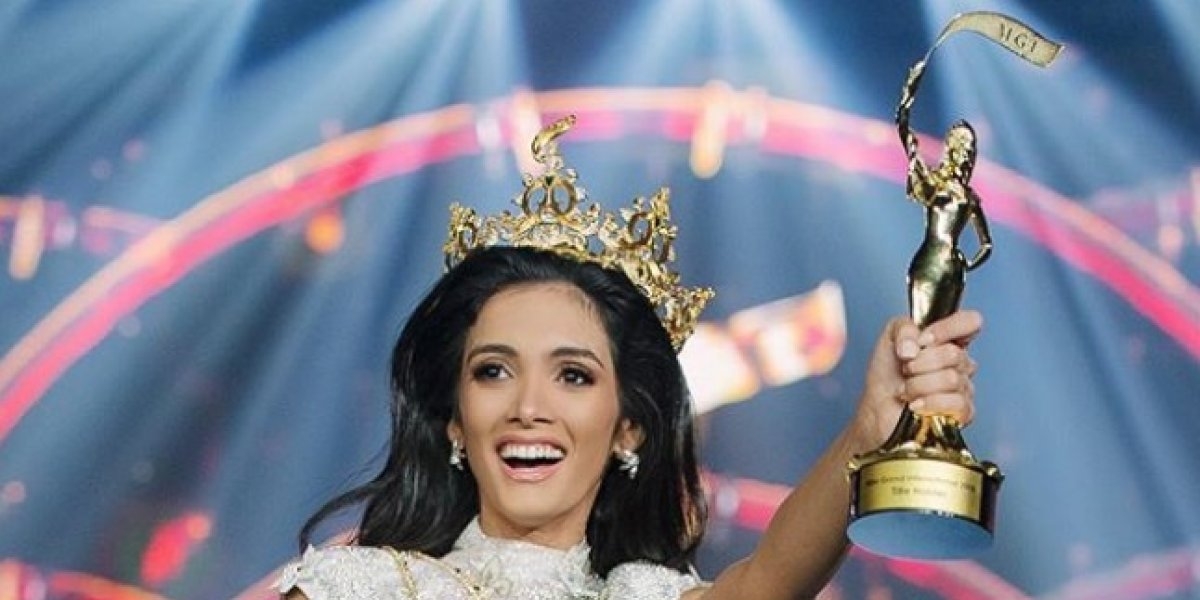 Miss Paraguay, Clara Sosa, cayó al suelo tras escuchar el nombre de su país. 