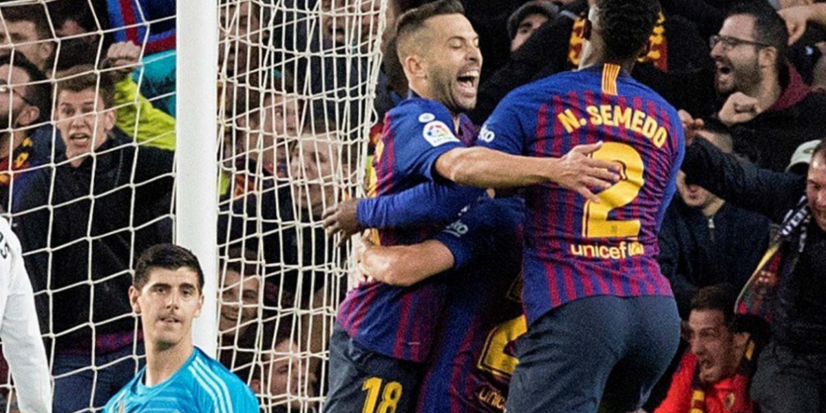 Jugadores del Barcelona celebran una de las anotaciones. 