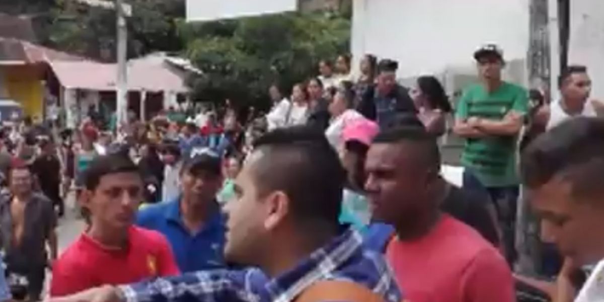 Capture en vivo Hoy Diario del Magdalena. La comunidad por poco lincha a la mujer.