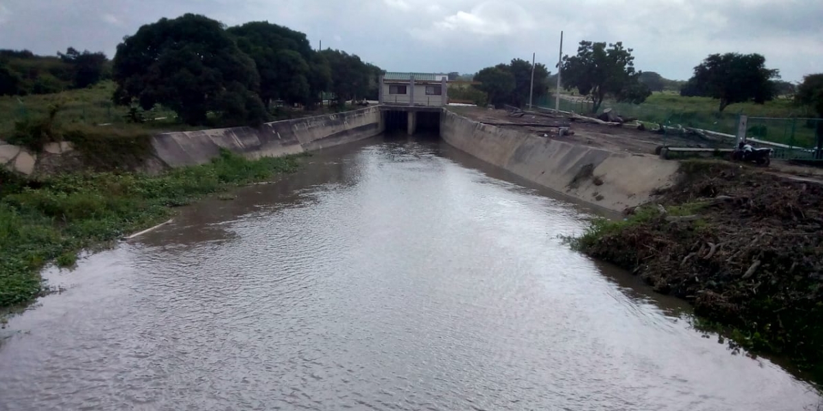 Las compuertas fueron construidas desde 1993 para los caños Aguas Negras y Renegado.