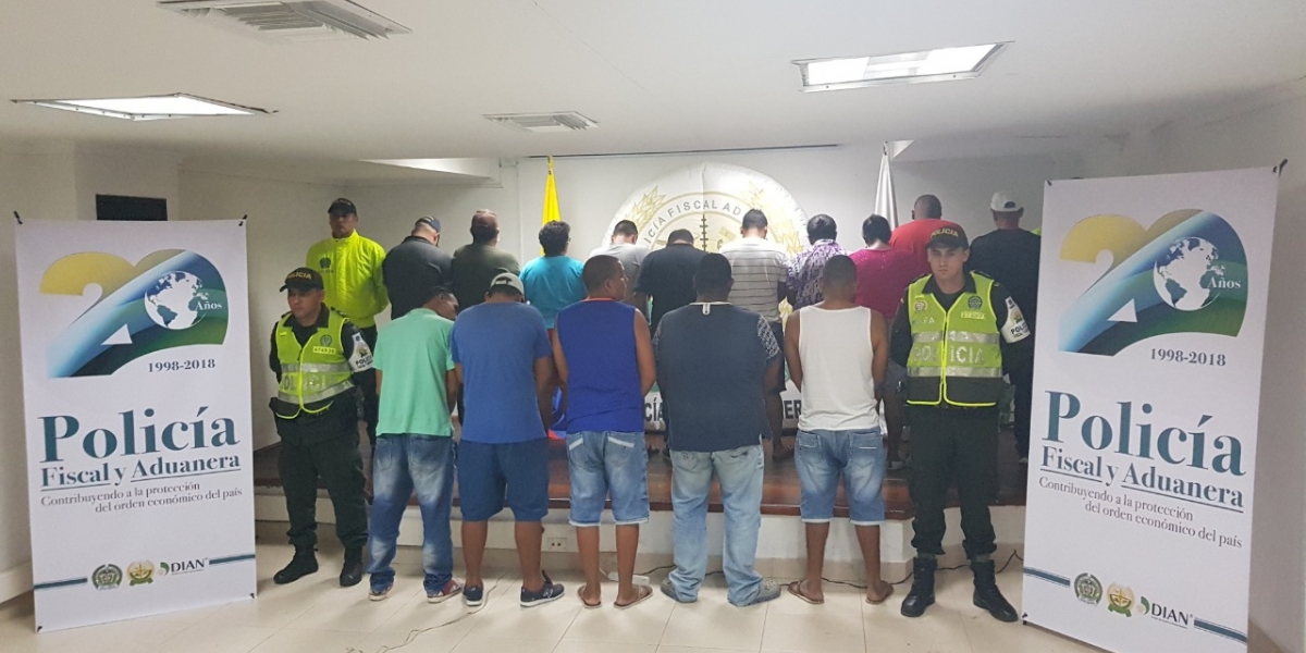 Policía Los capturados comercializaban gasolina que traían ilegalmente desde Venezuela.