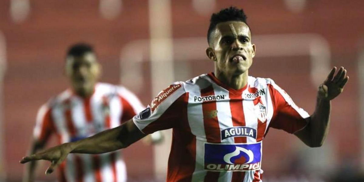 EFE Luis Díaz festeja el tato de la clasificación.