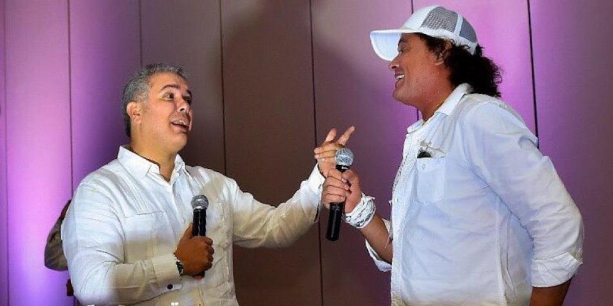 El presidente Iván Duque cantó junto a Carlos Vives. 