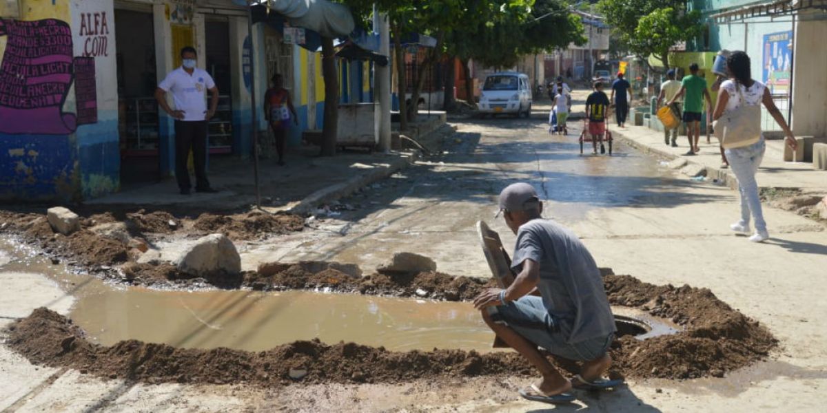 Según habitantes de San Fernando, las alcantarillas de la zona se rebosan constantemente.