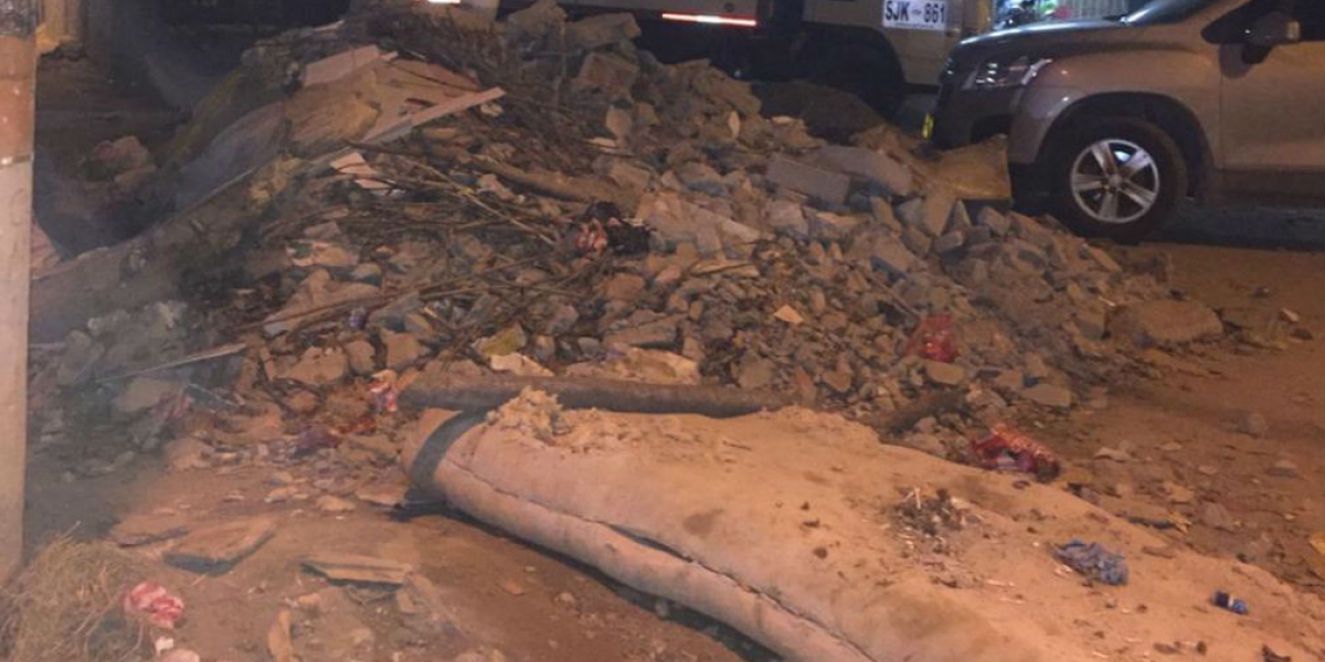 Cortesía Habitantes de El Pando se quejan por arrojo de escombros en calles del barrio.