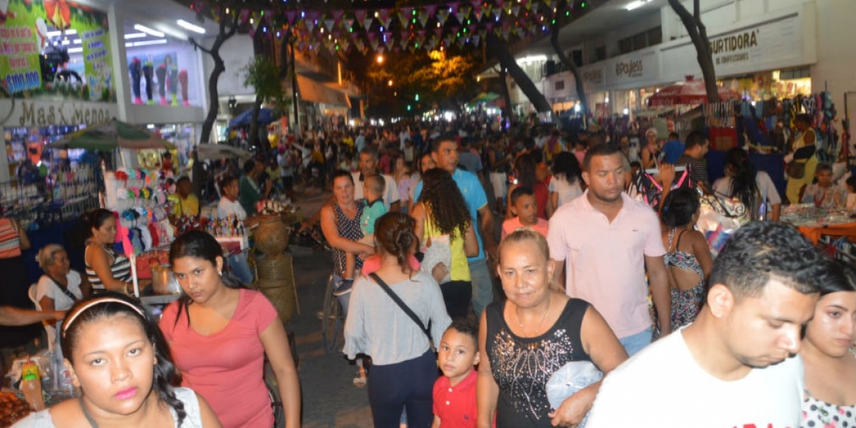 Óscar Mejía - Seguimiento.co Samarios acudieron masivamente a la gran jornada del comercio en Santa Marta.