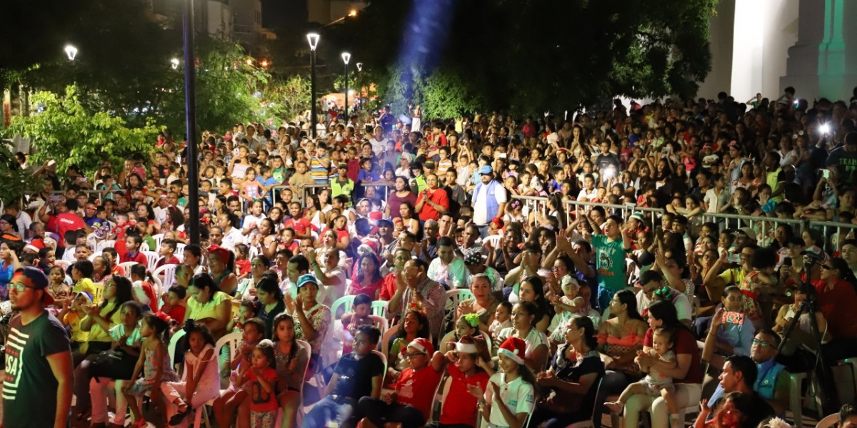 9 mil menores asistieron al show que se dio en la Plaza de la Catedral y en Galicia.