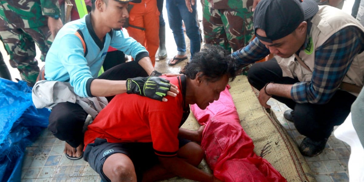 El Universal Udin Ahok se refugió en uno de los centros de urgencia que acoge a miles de desplazados de la tragedia.