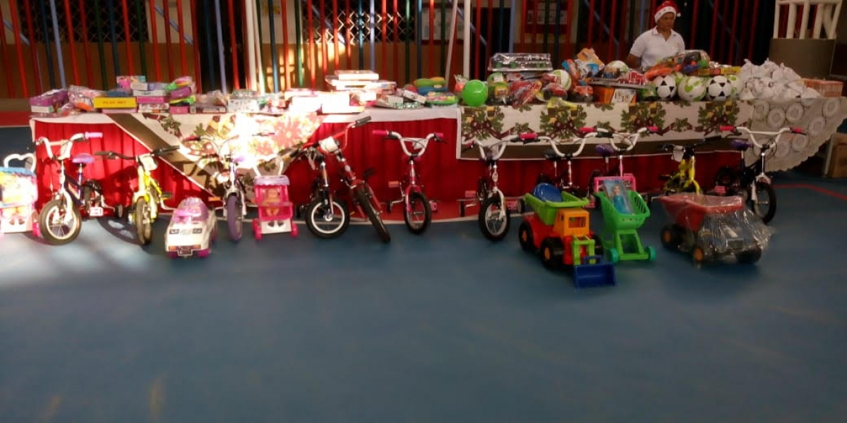Cortesía Entrega de regalos de Fundapescaíto