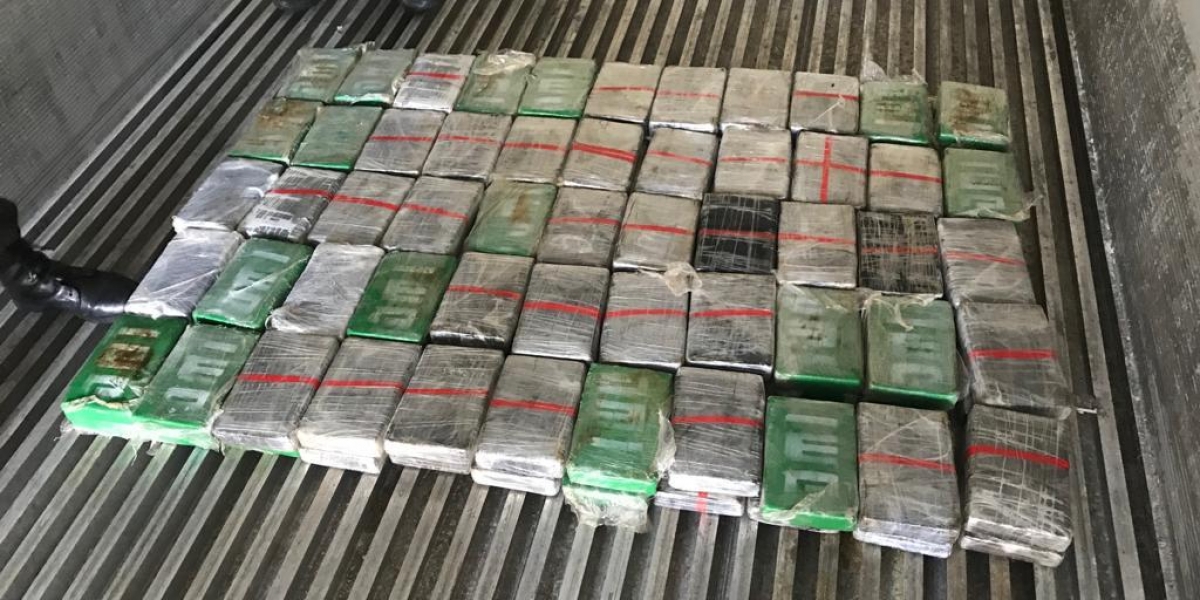 Policía La droga estaba oculta en un contenedor de refrigeración.