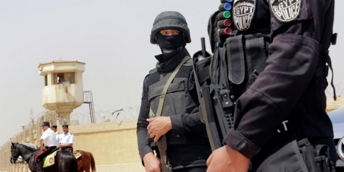 Al Jazeera.  Policía de Egipto.