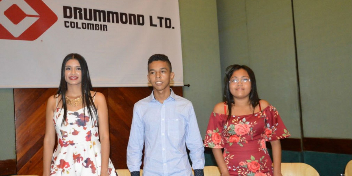 Seguimiento. Paula Samara, Jassir Quinto y María José Leal Altamar, beneficiados del programa de becas.