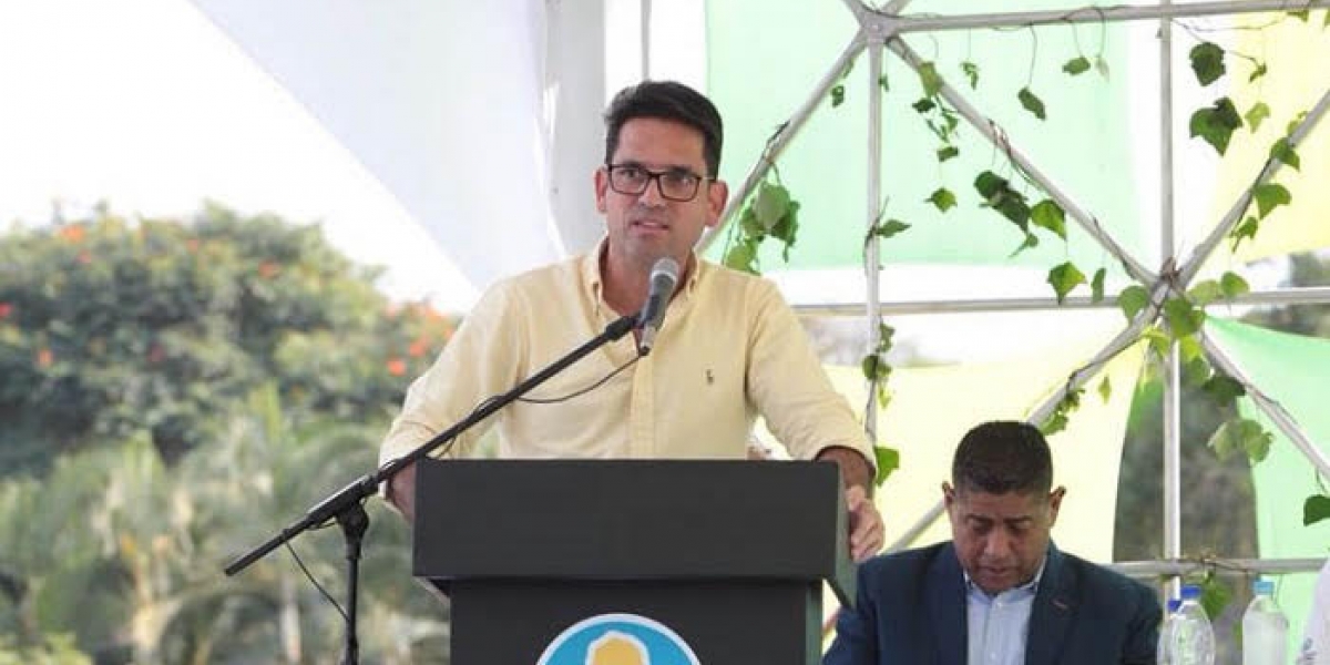 Ministerio de Agricultura Ministro de Agricultura y Desarrollo Rural, Juan Guillermo Zuluaga.