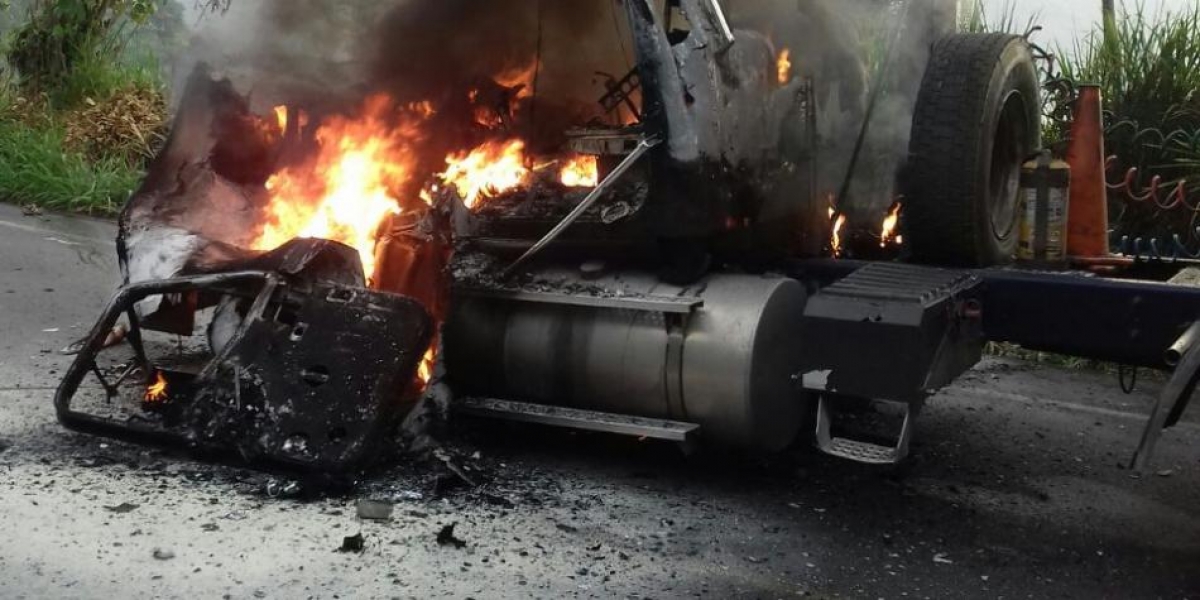 Tractomula incinerada en Antioquia.