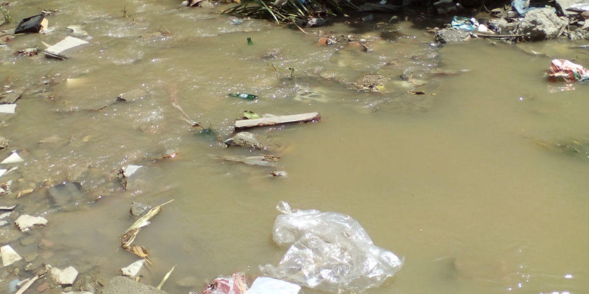 El Río Manzanares es uno de símbolos de la contaminación en Santa Marta.