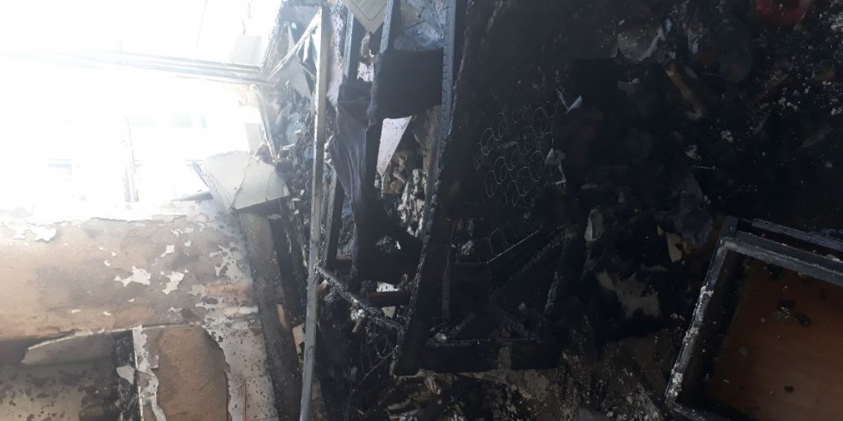 Bomberos Santa Marta. La conflagración causó afectaciones en el 70% del inmueble.