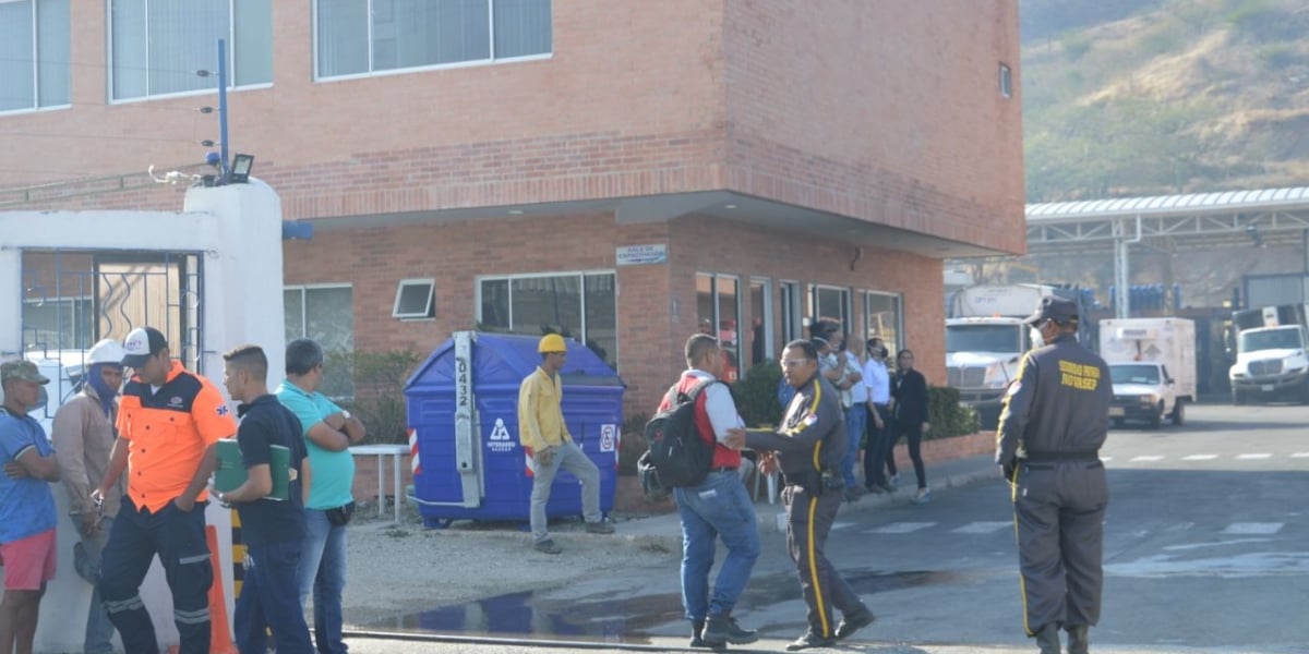 seguimiento.co El personal fue evacuado.