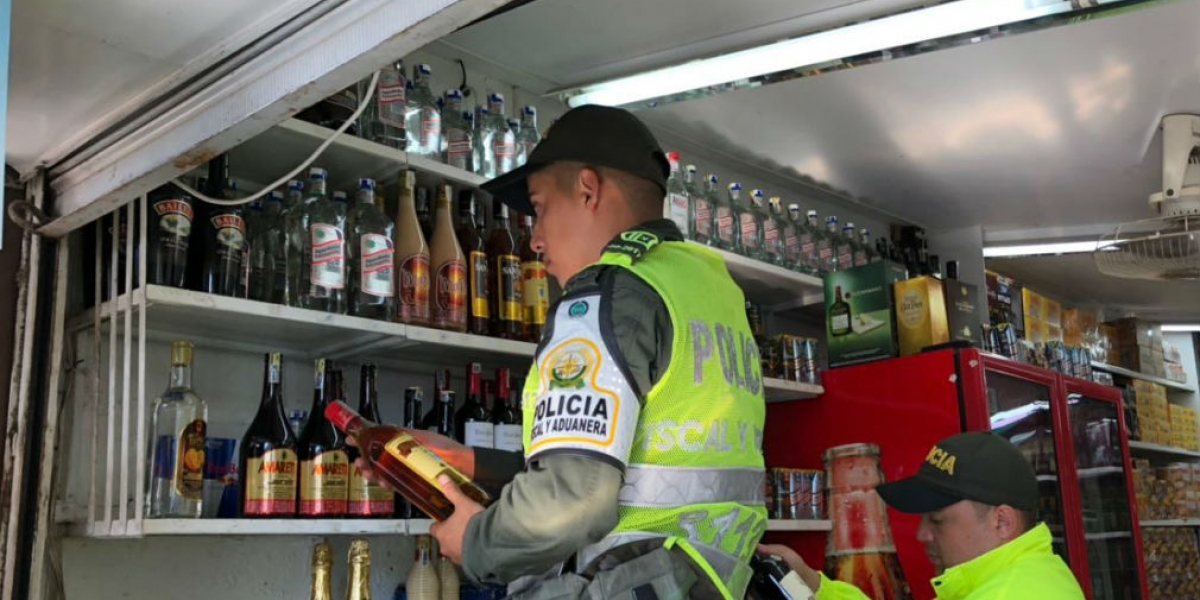Oficina de Comunicaciones Policía Fiscal y Aduanera. El licor incautado tenía un valor de 10 millones de pesos, de acuerdo con la Dian.