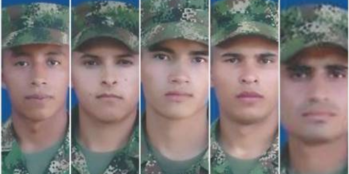 El Espectador. Las víctimas mortales fueron identificadas como Jhónathan Pérez Burbano, Laurentino Peña Peña, Jeisson Peña Rico, Gabriel Pérez Caro y Egdy Pérez.