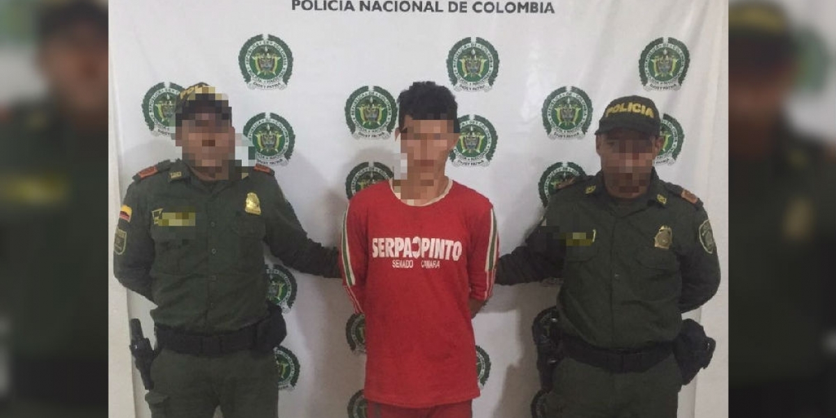 Oficina de Comunicaciones Policía Departamental. Hombre de 22 años, detenido por portar una escopeta sin permiso.