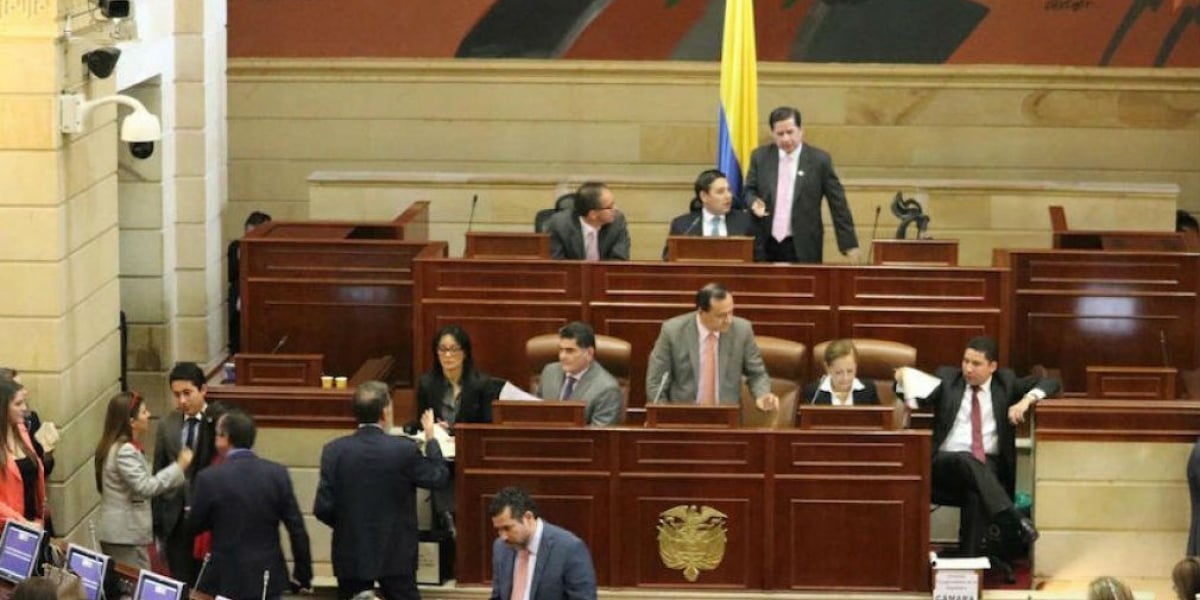 l reajuste salarial pasó a la firma del Presidente Juan Manuel Santos.
