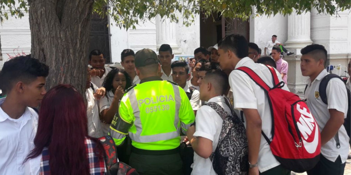 Oficina de Comunicaciones Policía Metropolitana. Instauración del 'Plan Colegio' en las escuelas públicas.