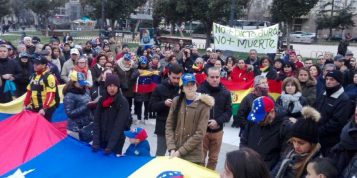 @LaCausaR_ESP. Venezolanos se manifestaron en España contra la dictadura de Nicolás Maduro.