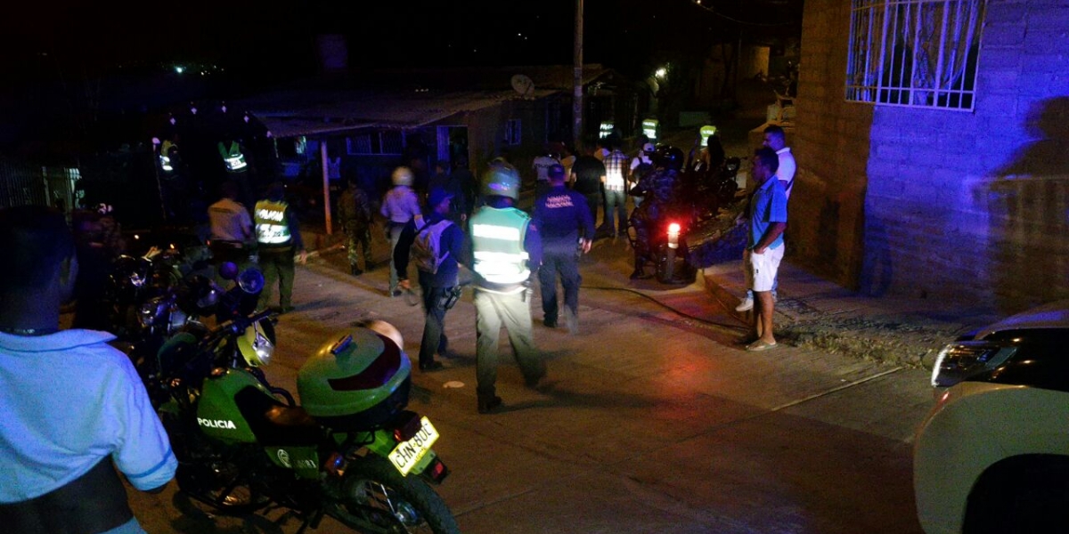 Las distintas fuerzas (Policía, Armada, Ejército) salieron a patrullar el domingo a los barrios.
