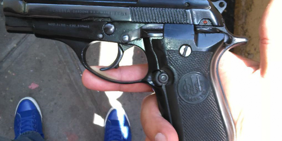 Archivo. Pistola Prieto Beretta una de las armas que se están traficando en Santa Marta provenientes de Venezuela.
