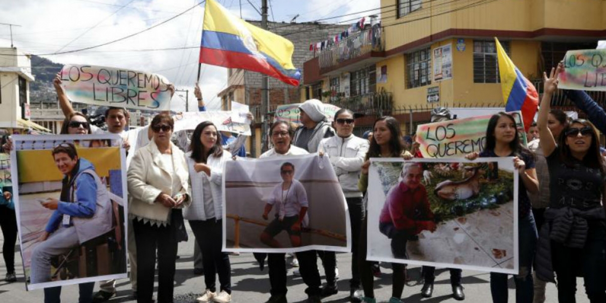 Familiares de los secuestrados piden su pronta liberación.